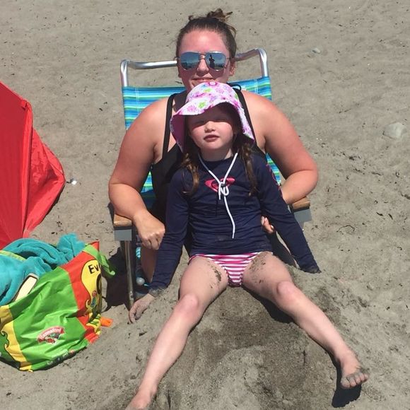 Meet your Posher, Amanda - Picture 2 of 3